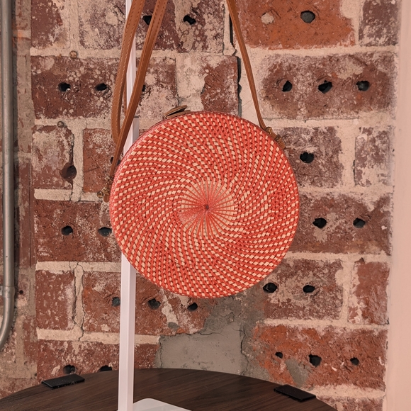 Crown Vintage Coral and Tan Woven Crossbody Bag - Picture 4 of 5